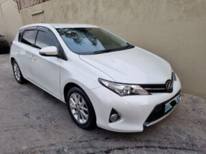 Vende-se Toyota Auris 2013 recém chegado