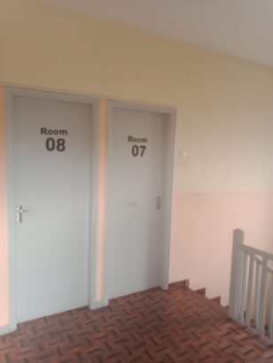 Vende-se Moradia tipo  8 no alto mae próximo a  escola Eduardo mondlane  r/c, 1 e 2 andar e parqueamento para 5 viaturas