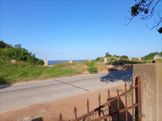 Ruína com vista à praia a venda em katembe