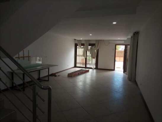 Arrenda-se moradia T4 com piscina e anexo – AV. ZIMBABWE