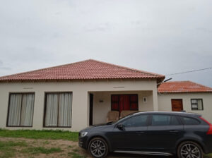 Vende  Se Moradia De Luxo Tp4 Mobilada Na Vila Da Ponta De Ouro a 1500m Da Praia