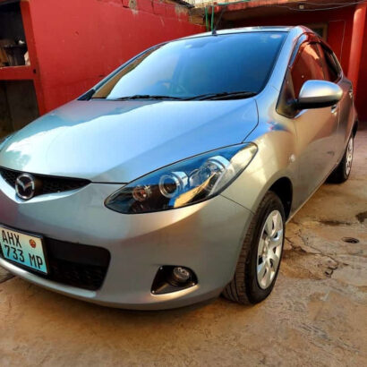 Mazda Demio 2010. Recém importado