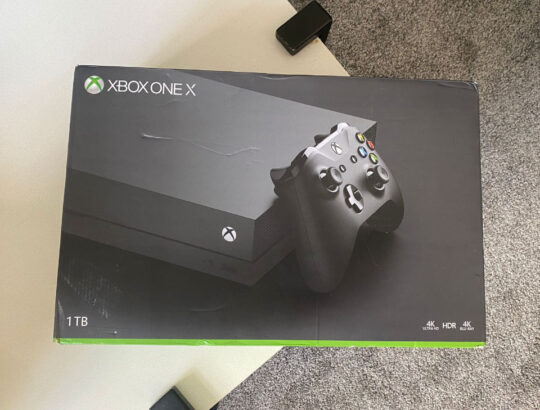 Xbox_ One X 1TB Selado