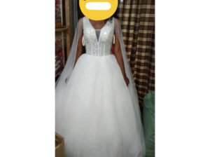 Vendo Vestido De Noiva Branco Tamanho M, Ideal Para Moças Magras