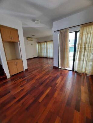 Vende-se Duplex T3 no Condomínio Golden Sainds, Na marginal