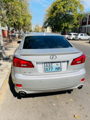 Lexus modelo IS 1