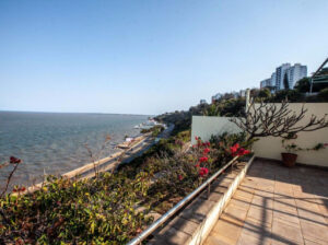 ARRENDA-SE MORADIA LUXUOSO NO CONDOMINIO CARACOL COM VISTA AO MAR