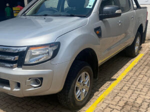 Ford ranger cinzento