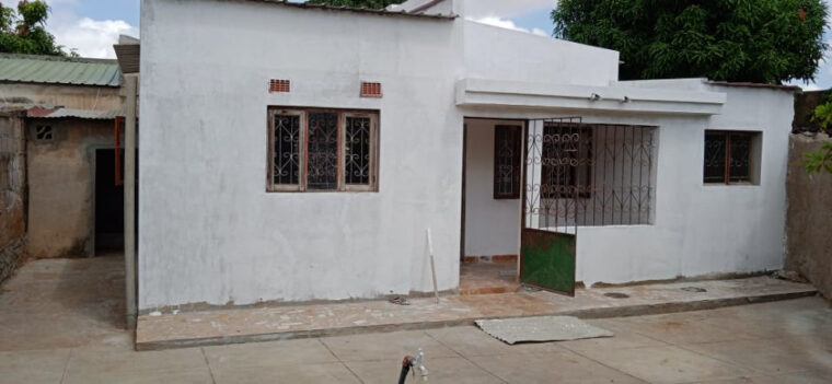 Vende_se casa tipo2 no bairro das mahotas recém construida , marque já a sua visita