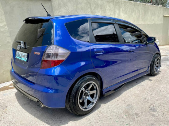 Honda Fit RS recém chegado  • Motor 1.5 i-vtec • Modelo 2009 • Full body kits