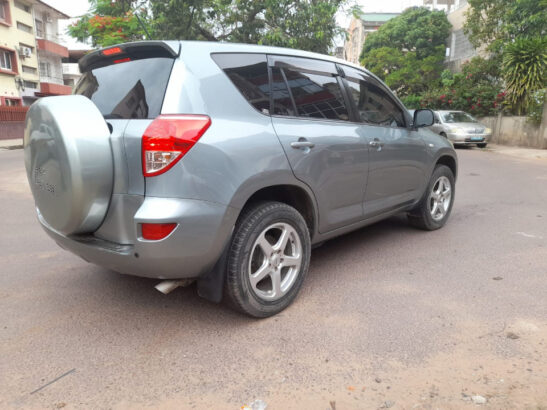 Vendo Modelo: *Toyota RAV4*  •Recem Importado •Modelo 2007 •Start a Botão •Caixa Automática •Motor 2.4 CC •57.000 Km  •Spotligths •4WD ON •Interior preto •Terminal de madeira  •Pneus novos