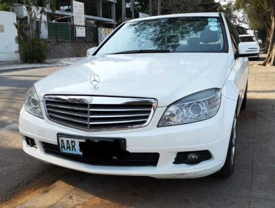 Vende-se Mercedes Benz C180