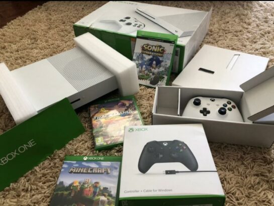 Xbox one s 1TB com 3 jogos e 2 joys