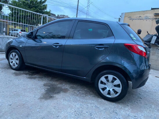 Mazda Demio Modelo 2008 Caixa Automática  Motor 1.5 66000 klms Sistema de som