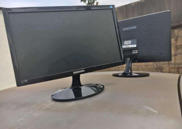 Monitor Samsung 19”c/ carregador