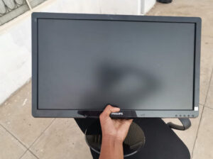 Monitor 23” Philips c/ entradas VGA e DVI