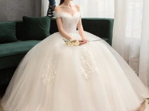 Vestidos, ternos de casamento e relógios