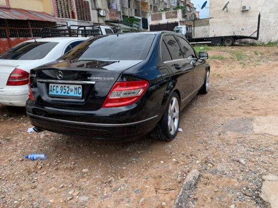 Mercedes-Benz C200 Ano 2009 Motor 2.0  Klm 127 mil Caixa Automática  Bancos em couro