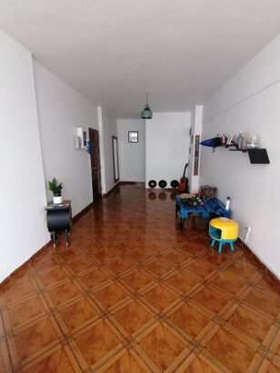 Vende-se: No Bairro central super apartamento e grande