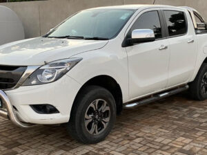 Mazda BT-50  Ano de fabrico 2020 Motor 3.2 Diesel  Comandos no volante  Sensores de parqueamento  4X4