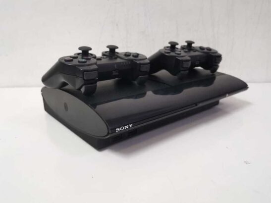 Ps3  500GB HDD  2 Joystick