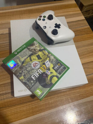 Xbox One S  500gb