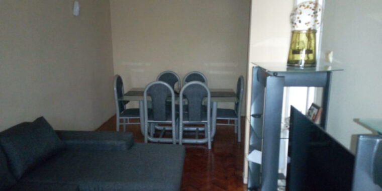 Vende-se Flat Tipo3, no 1⁰ andar, sita: no Bairro do jardim, rua da agricultura