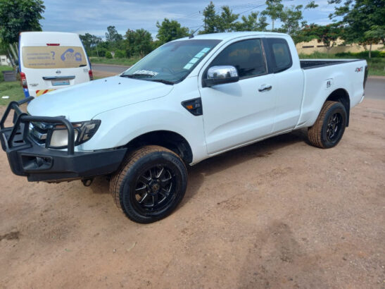 Ford Ranger XLT Club Cab 2013 Automática