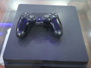 ps4 Slim C/2jogos