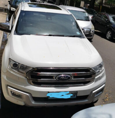 VENDO FORD EVEREST ADQUIRIDA NO AGENTE*  Tracção as 4 rodas Tecto panorâmico Parqueamento automático