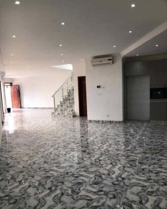 Vende-se: Excelente Geminada T4 no Bairro TRIUNFO NOVO