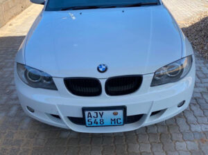 Vendo Modelo: BMW 1 series (M pack) Ano: 2010 Motor: 1600 L gasolina Som: Standard Ac: sim Estofos: 1/2 cabedal 1/2 tecido