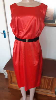 Vendo vestido em cetim (usado)