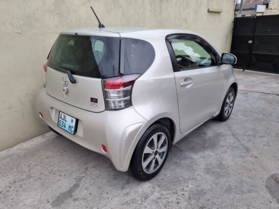 Vende-se  Toyota IQ 2009 recém chegado