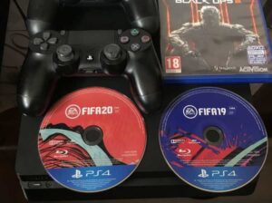 Ps4 Slim  500GB  2 Joysticks e 3 Jogos