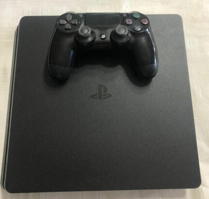 Ps4 Slim -500GB  3 jogos