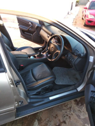 Vende-se Mercedes c180K