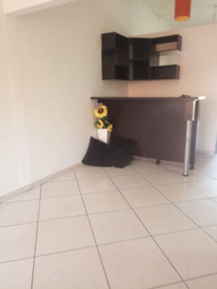 Arrendo flat t3, 3 wcs com de serviços, cozinha grande com armário, sala grande com Ac,