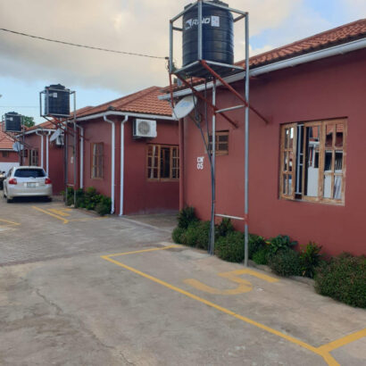 VENDE-SE MORADIA TIPO2 NO CONDOMÍNIO NO BAIRRO DO BAGAMOYO 2 Quartos,  Onde Uma Suíte; Sala Ampla; Cozinha Moderna Equipada; Wc Geral Climatizada (Ac E Água Quente);  Condomínio Seguro, Nobre E Organizado.