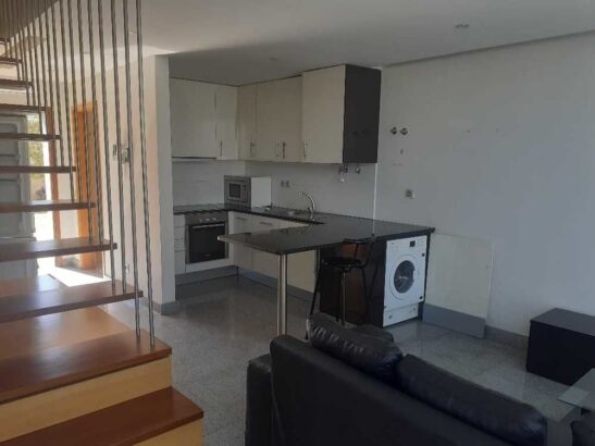 Arrenda-se Excelente Apartamento com mobÍlia Duplex T2 na Shommershield 2