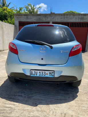 Mazda Demio em bom estado