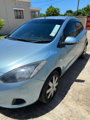 Mazda Demio em bom estado