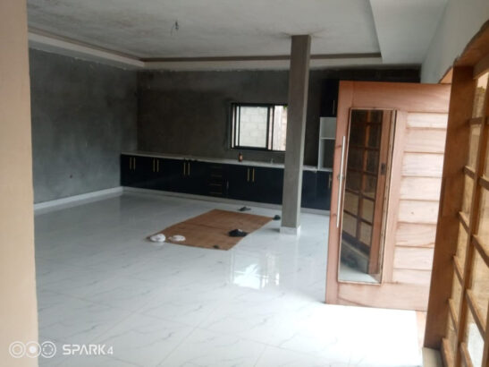 VENDE-SE CONDOMÍNIO INACABADO DE 3 CASAS NO BAIRRO DAS MAHOTAS A 500 METROS DA PARAGEM