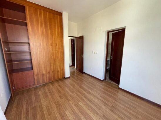 Moradia T3+1 Triplex a arrendar no Condomínio Jambalão no Bairro do Triunfo