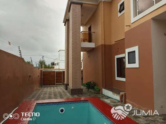 Arrenda-se moradia Duplex tipo 4 no triunfo