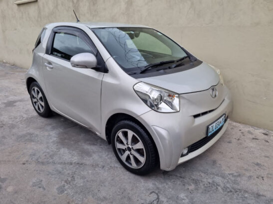 Vende-se  Toyota IQ 2009 recém chegado