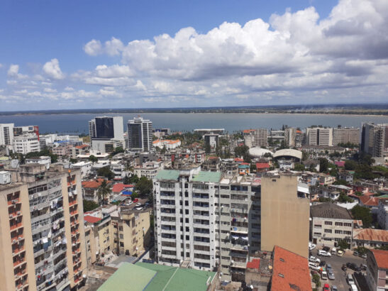 Vende-se Espaçoso Apartamento T3 15⁰Andar Com Elevador/ Com Vista ao Mar No Bairro Central( Av.24 De Julho, em Frente a InterFranca)