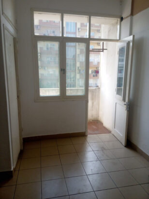 Vende-se Flat T1  2•andar no bairro da Malanga.