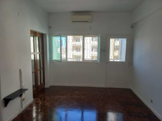 Arrenda se Flat T2 na Polana no 5andar Pronta habitar