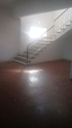 Arrendo Flat  Duplex tipo-4 R/C e 1andar 2wcs no bairro Central